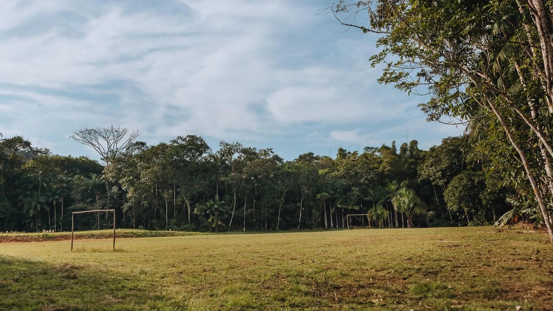 Villa Refugio Rio Lamin: Conforto Na Natureza Wq3975 à Itapoá