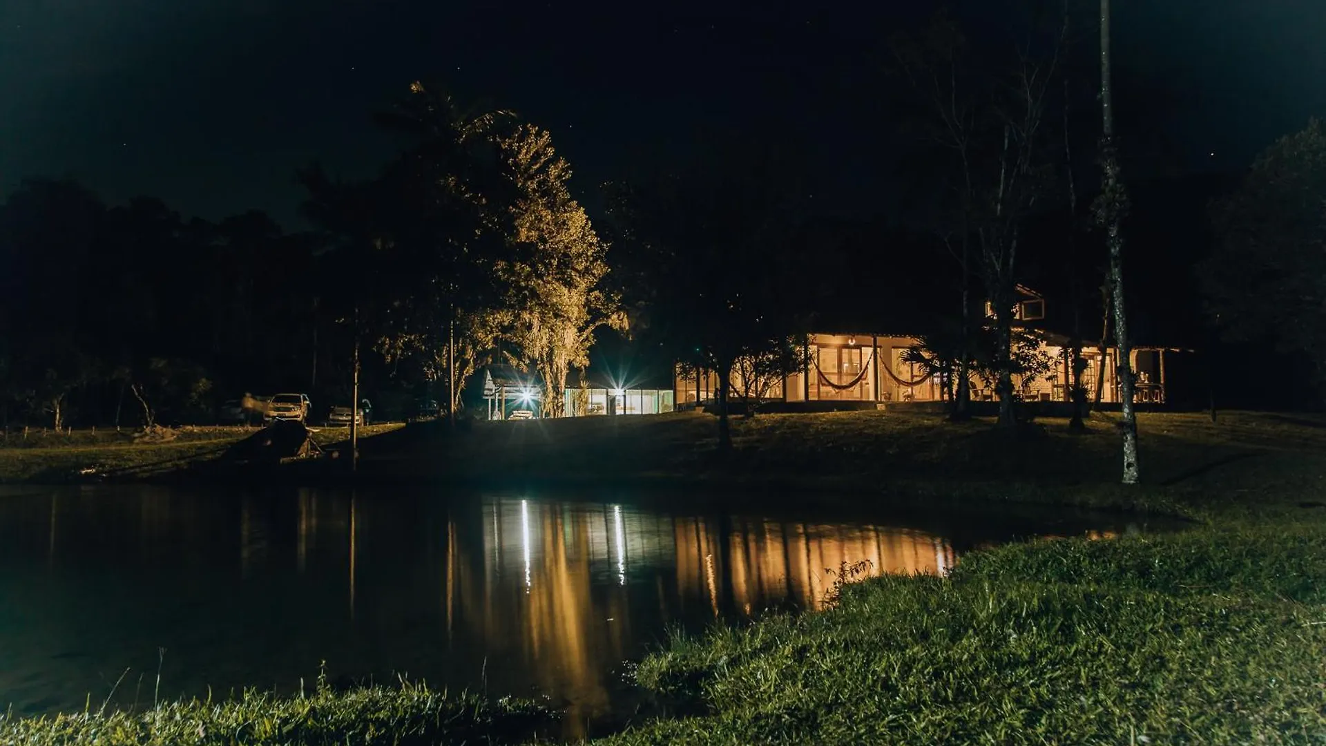 Villa Refugio Rio Lamin: Conforto Na Natureza Wq3975 à Itapoá 0*,