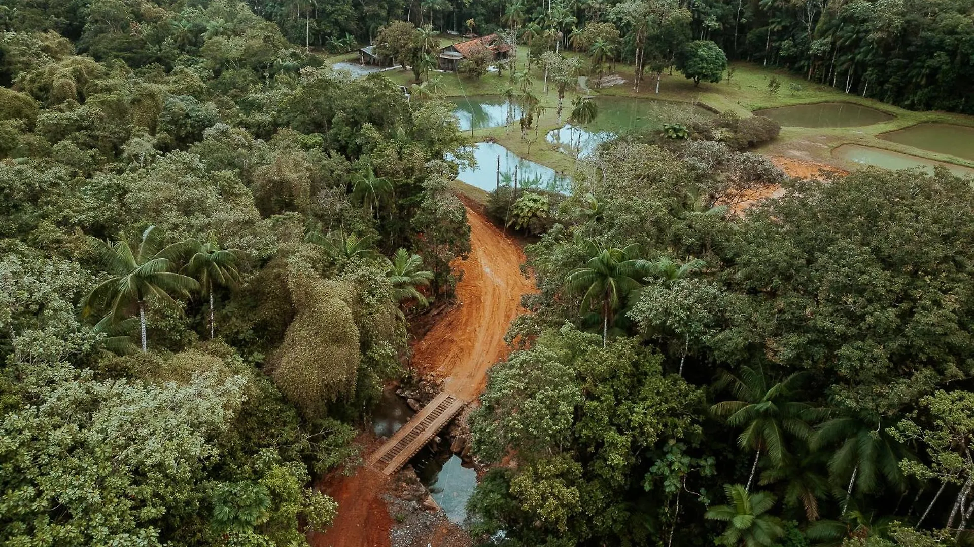 Villa Refugio Rio Lamin: Conforto Na Natureza Wq3975 à Itapoá 0*,  Brésil