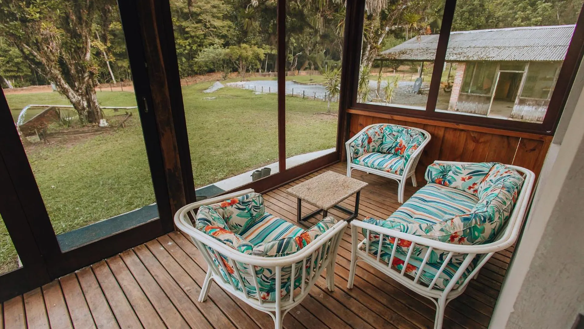 Villa Refugio Rio Lamin: Conforto Na Natureza Wq3975 à Itapoá Brésil
