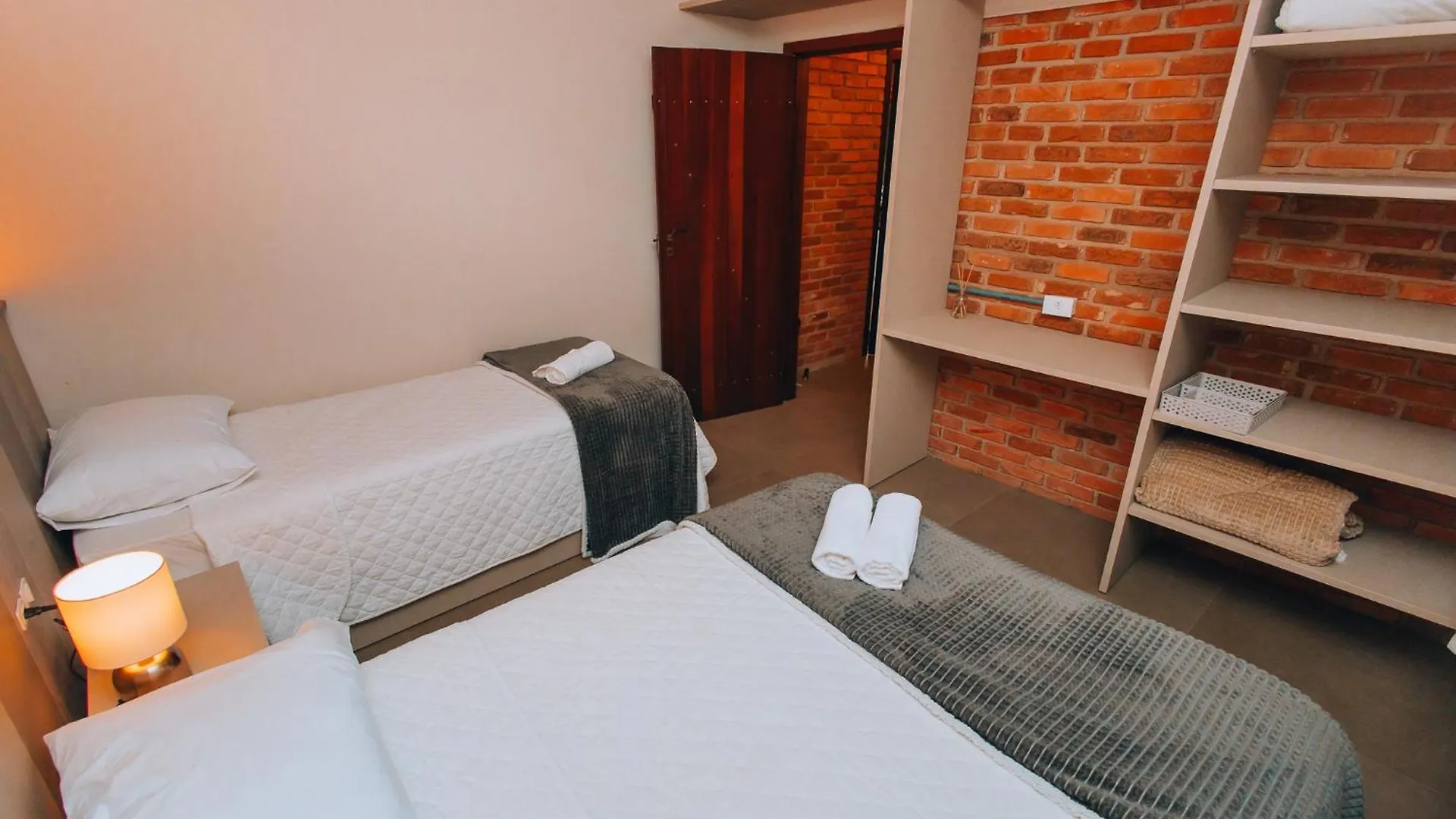 Villa Refugio Rio Lamin: Conforto Na Natureza Wq3975 à Itapoá